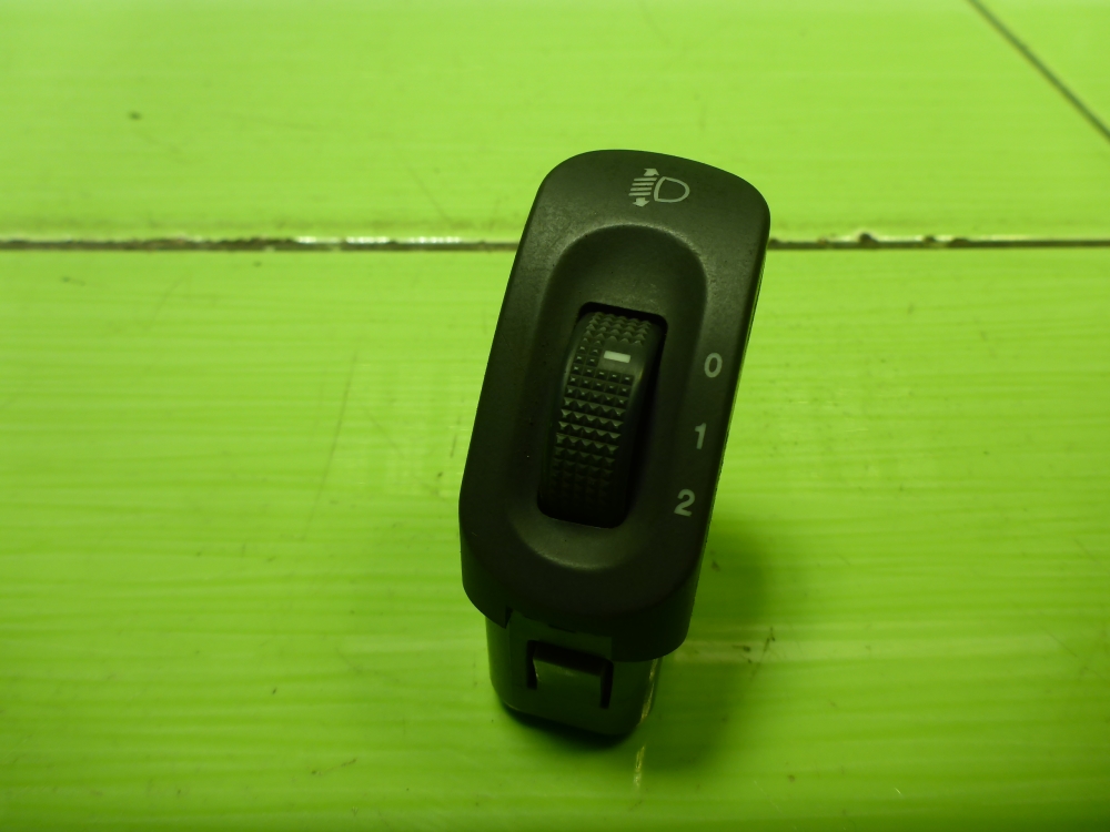 Кнопка корректора фар