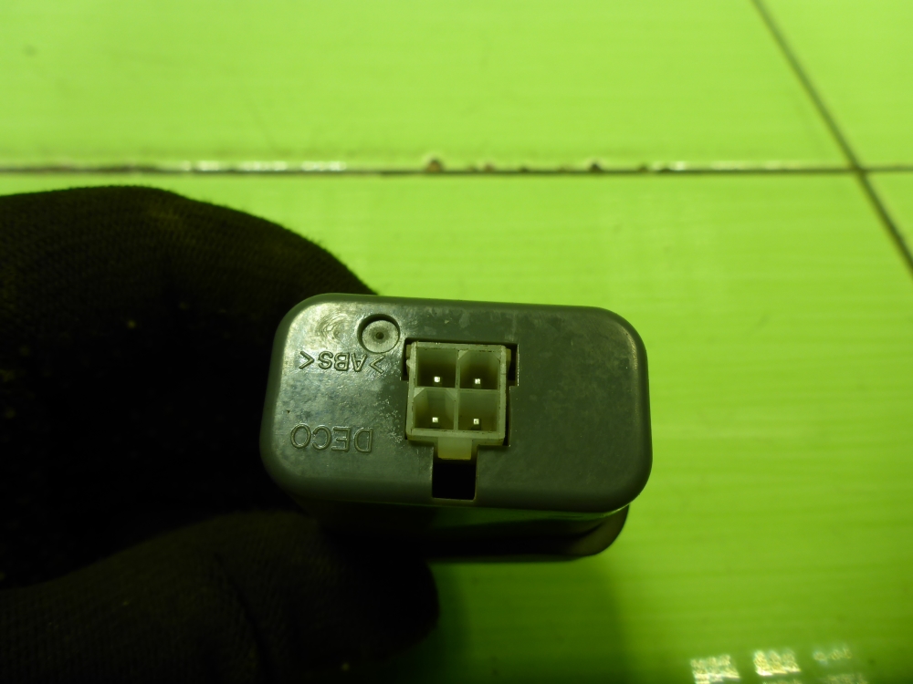 Кнопка корректора фар