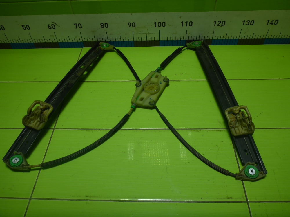 Стеклоподъемник электр. задний правый