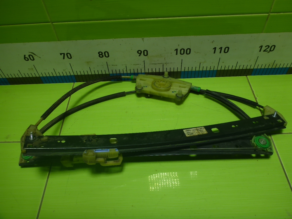 Стеклоподъемник электр. задний правый