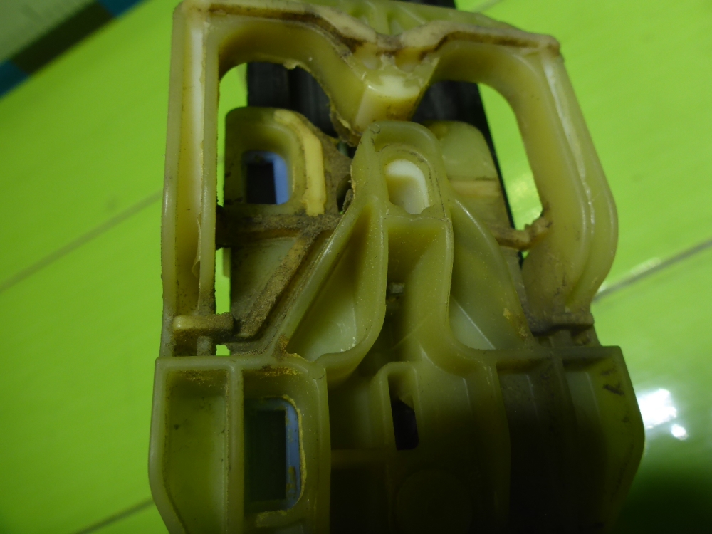 Стеклоподъемник электр. задний правый