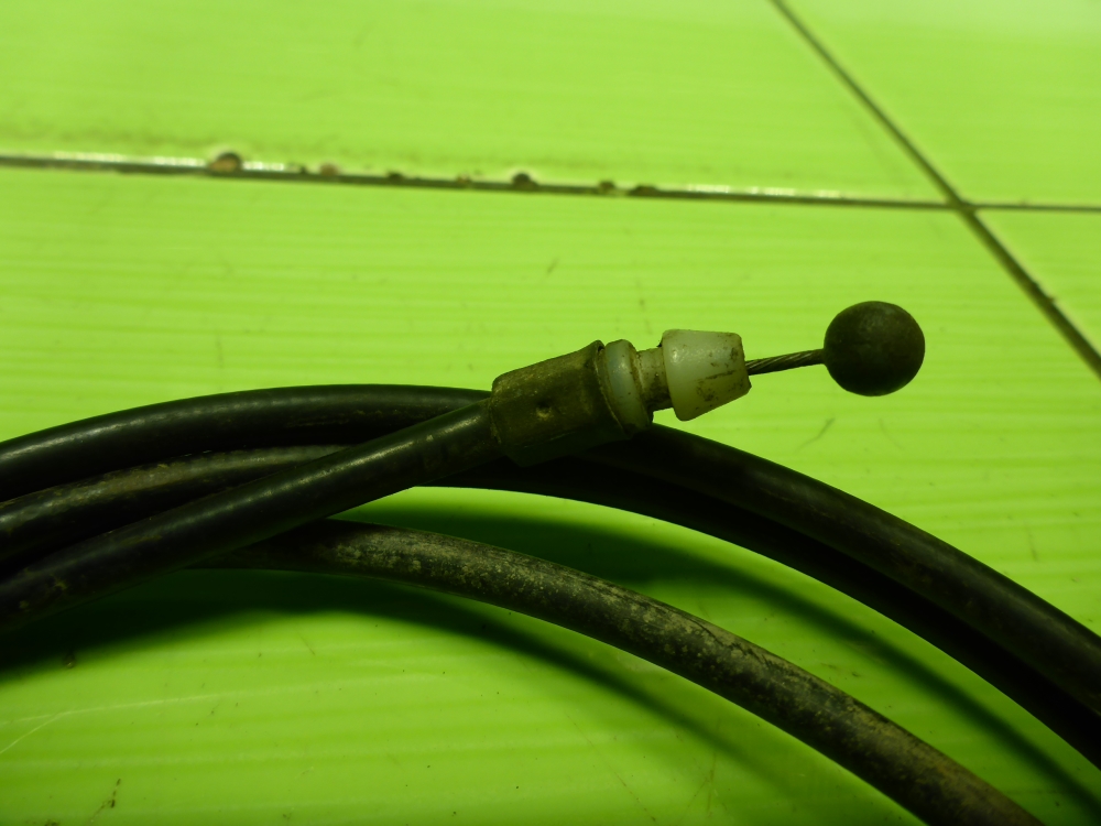 Трос открывания капота