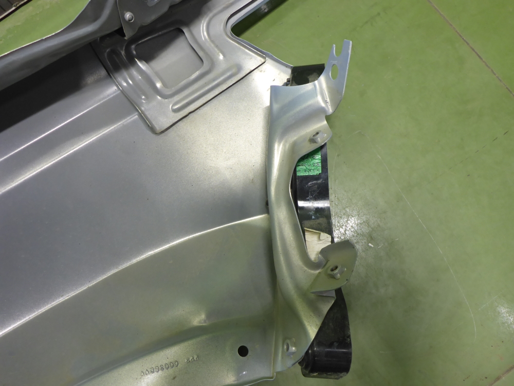 Крыло переднее левое