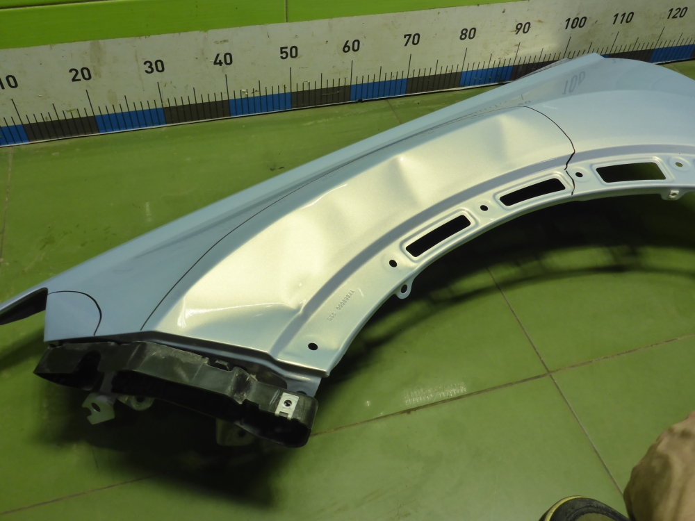 Крыло переднее левое