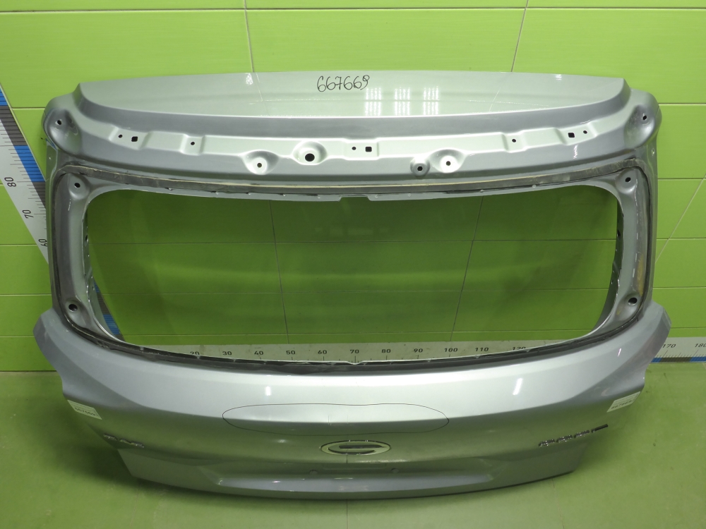 Дверь багажника