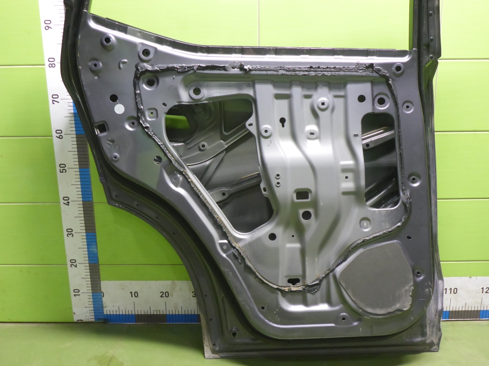 Дверь задняя левая