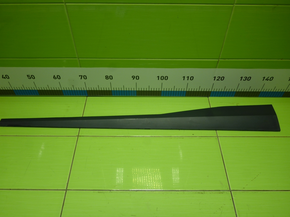 Накладка двери передней левой