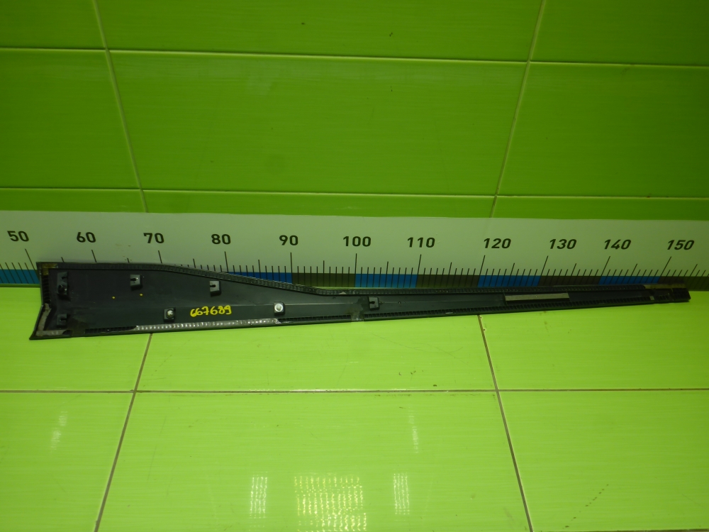 Накладка двери передней левой