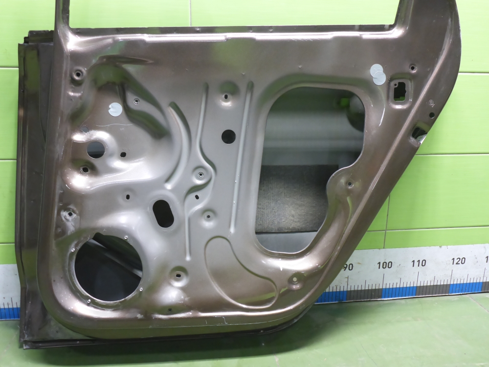 Дверь задняя правая