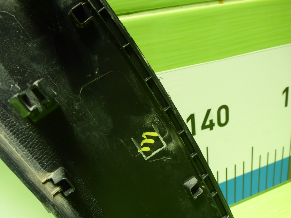 Накладка переднего крыла левого