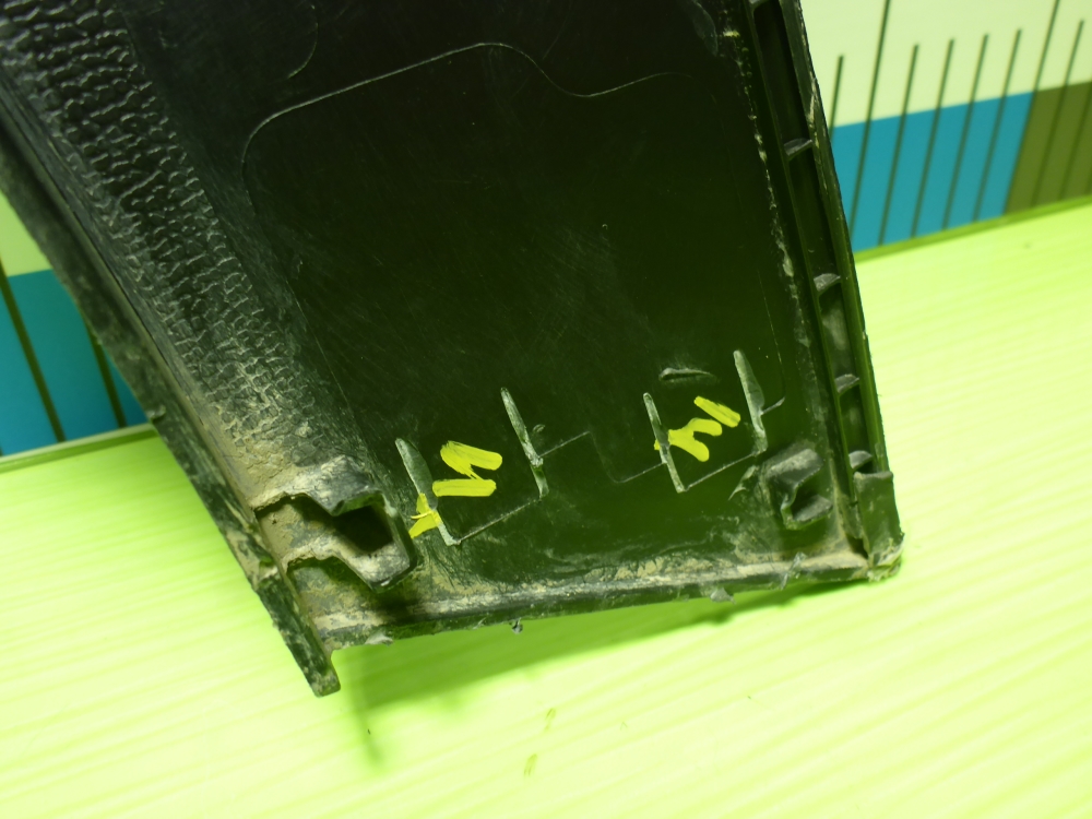 Накладка переднего крыла левого