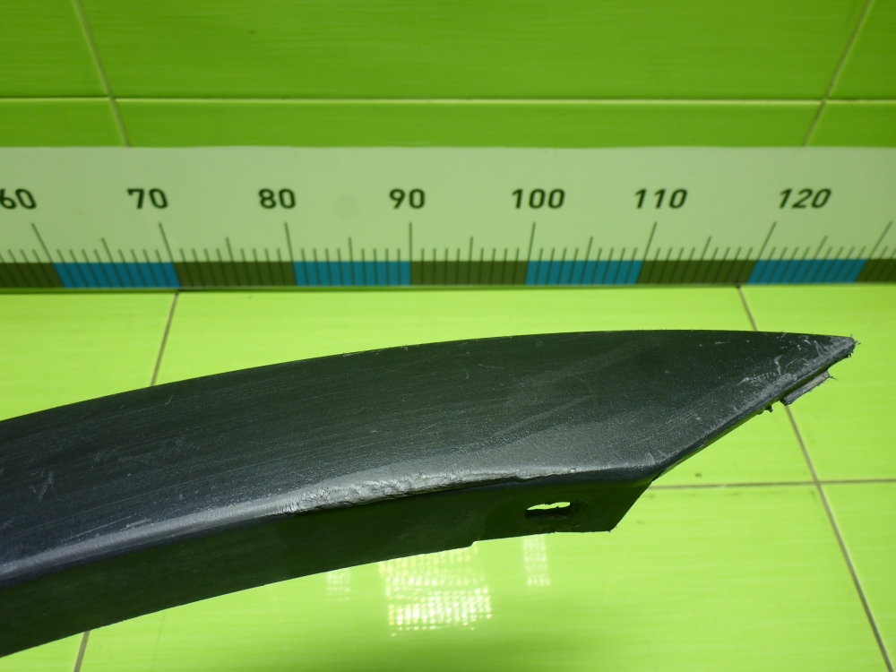 Накладка переднего крыла правого