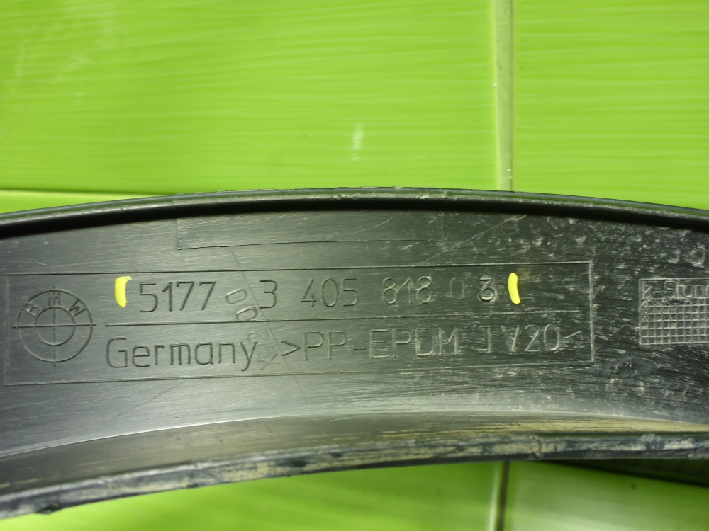 Накладка переднего крыла правого