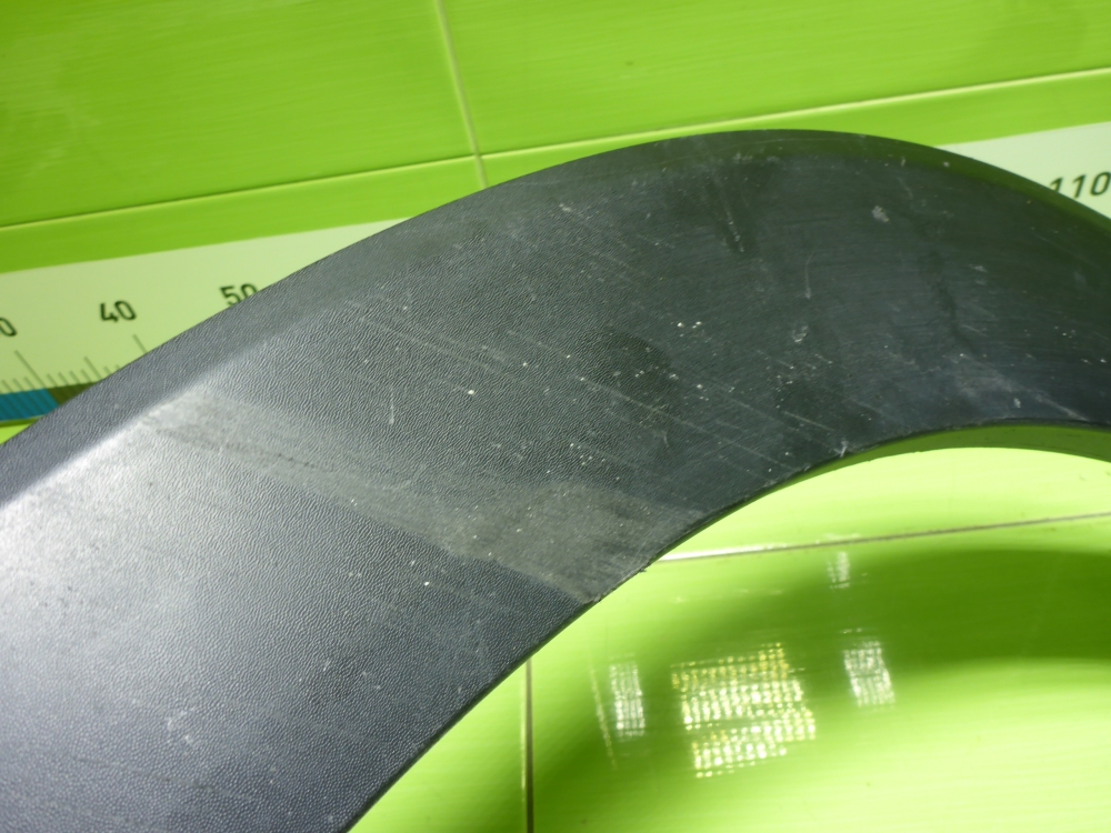 Накладка переднего крыла правого