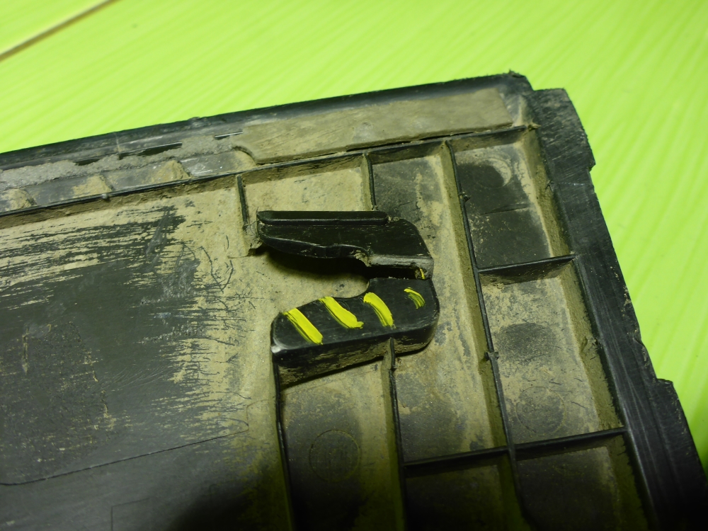 Накладка переднего крыла правого