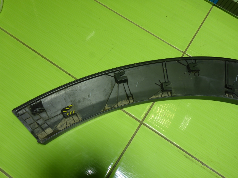 Накладка переднего крыла правого