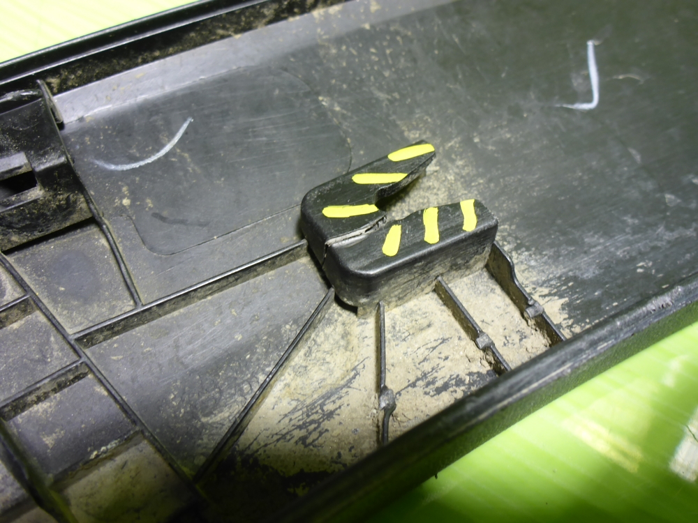 Накладка переднего крыла правого