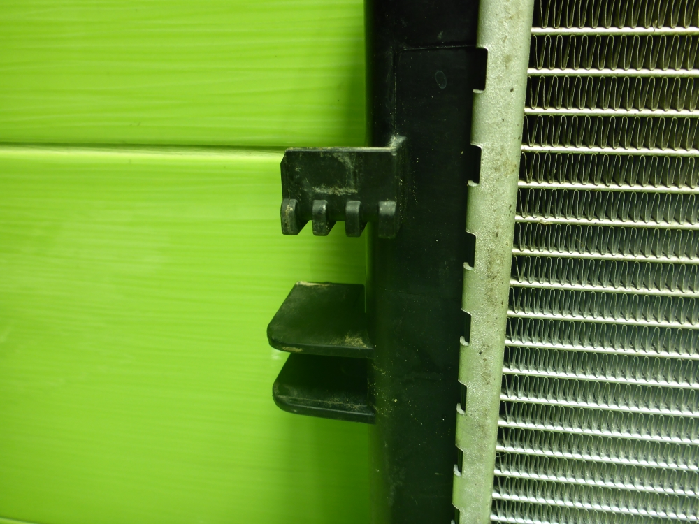 Радиатор охлаждения двигателя дополнительный