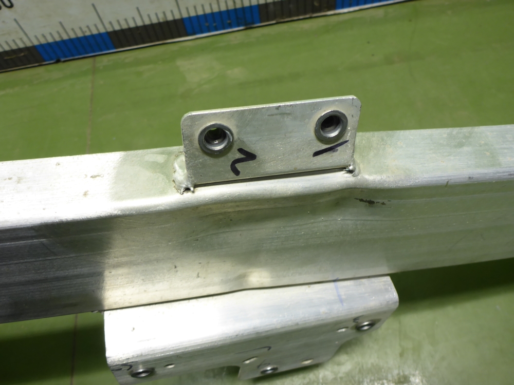 Усилитель переднего бампера