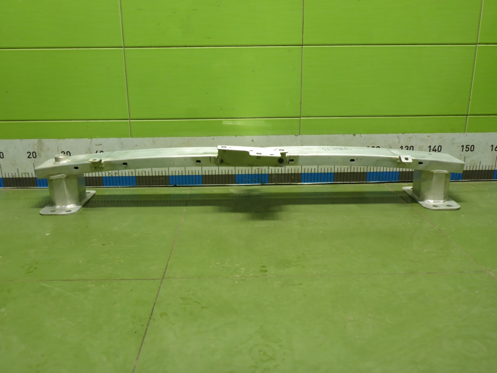 Усилитель переднего бампера