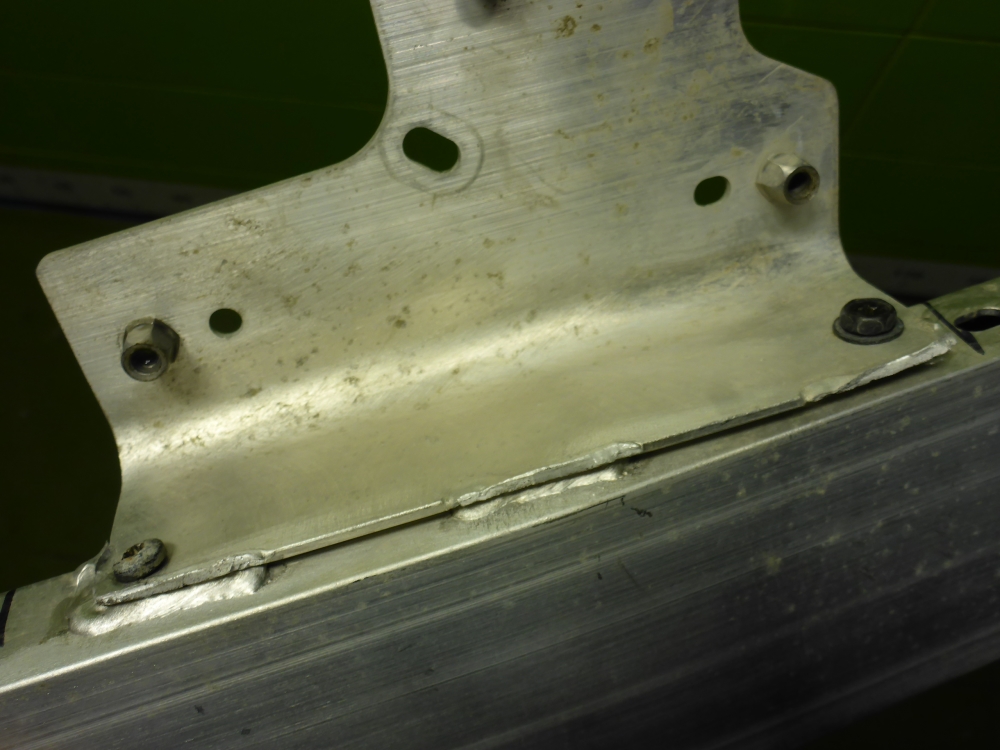 Усилитель переднего бампера