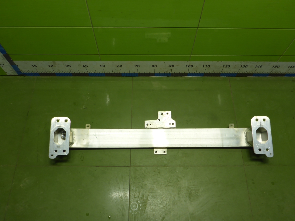 Усилитель переднего бампера