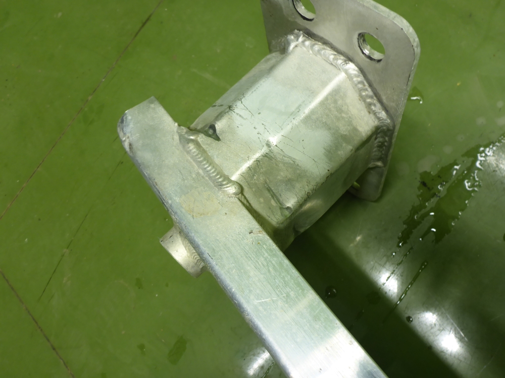 Усилитель переднего бампера