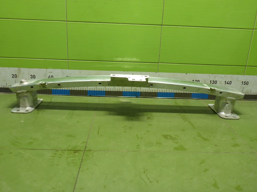 Усилитель переднего бампера