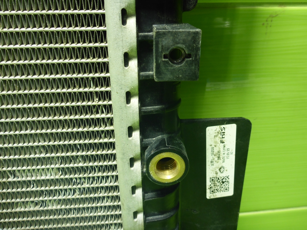 Радиатор охлаждения двигателя основной