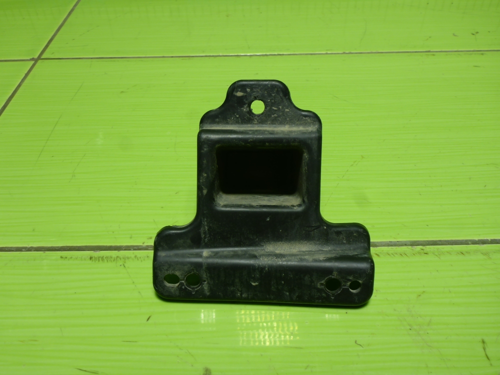 Кронштейн переднего бампера левый