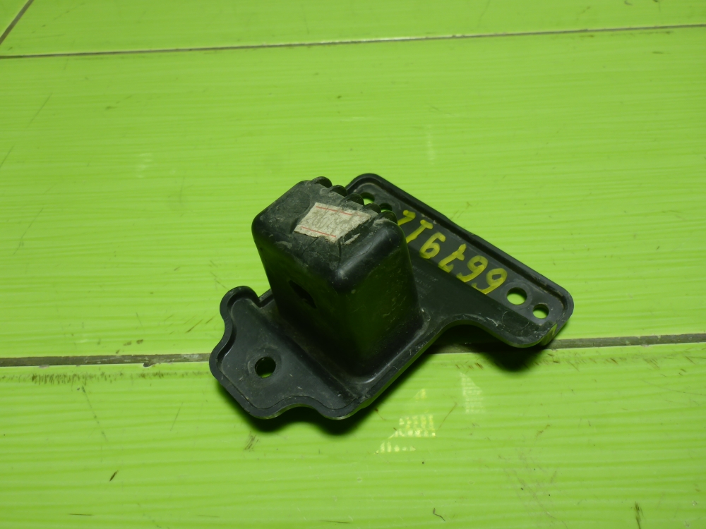 Кронштейн переднего бампера левый