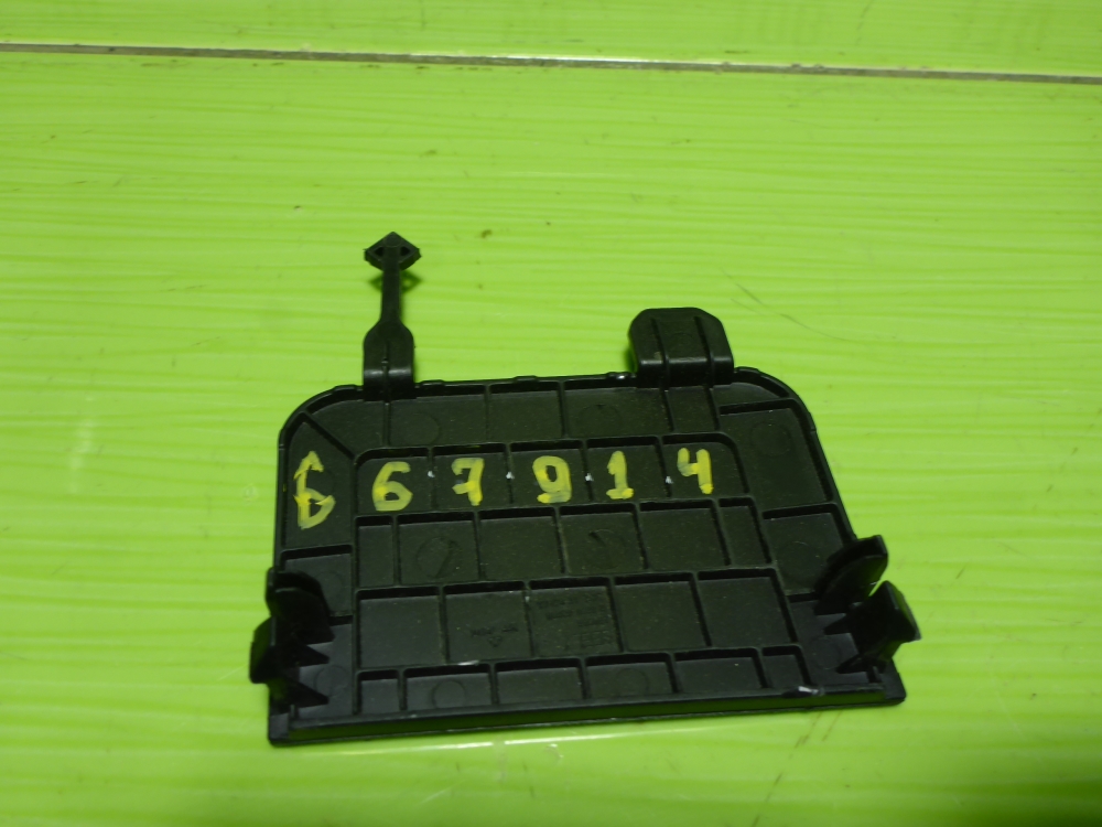 Обшивка двери багажника