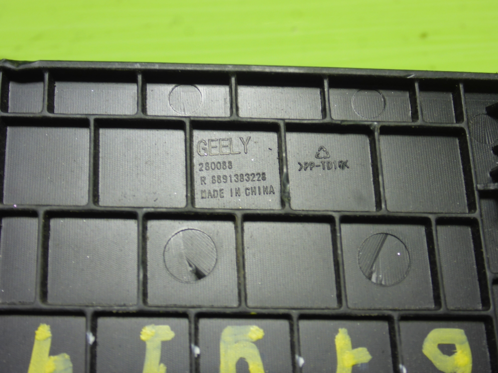 Обшивка двери багажника