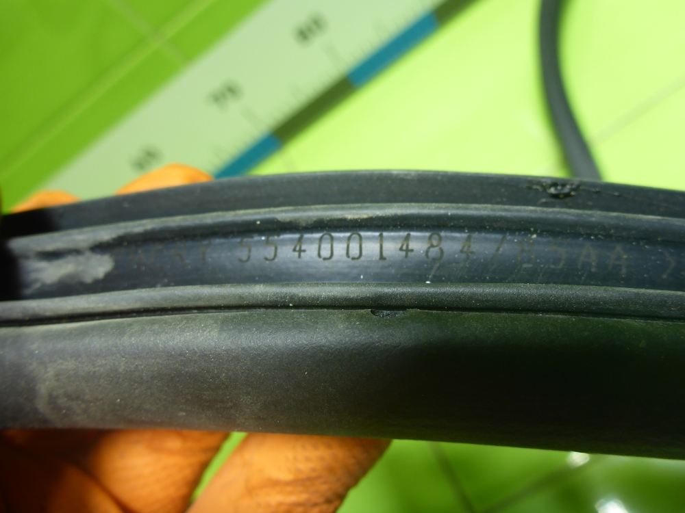 Уплотнитель двери