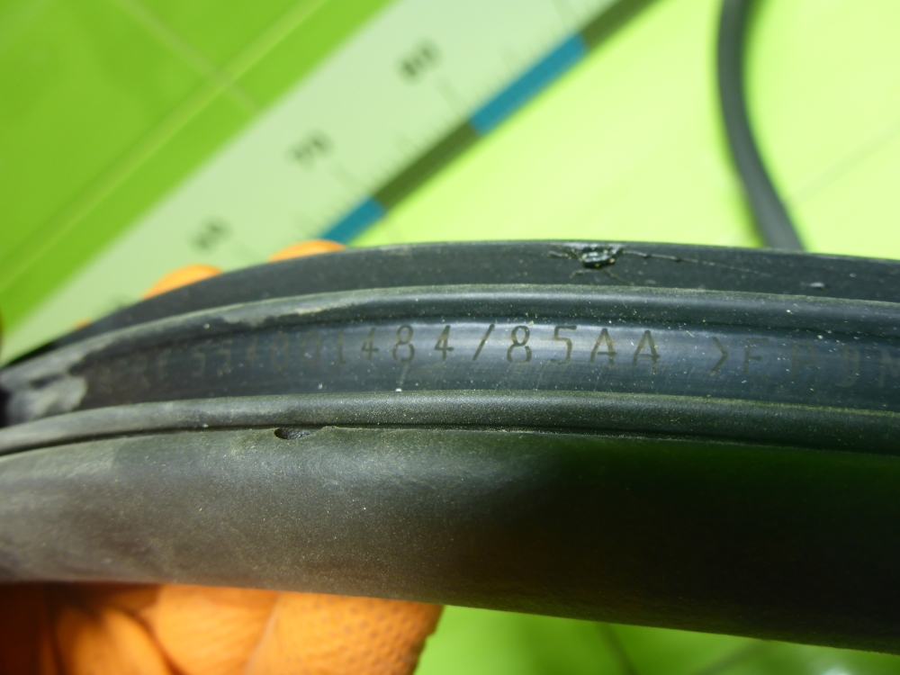 Уплотнитель двери