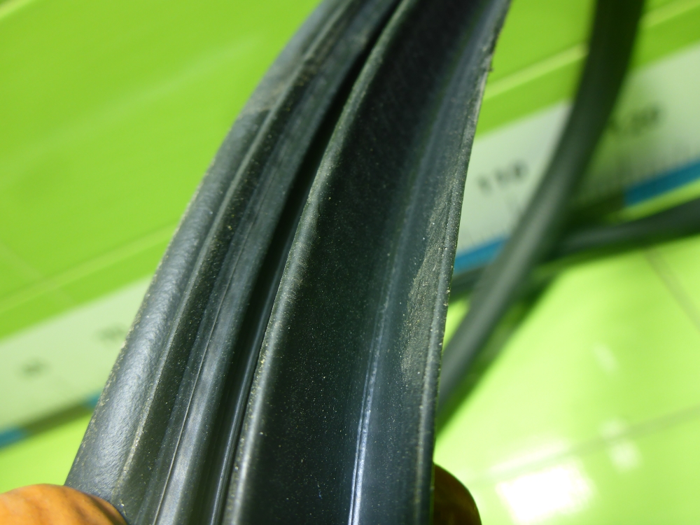 Уплотнитель двери