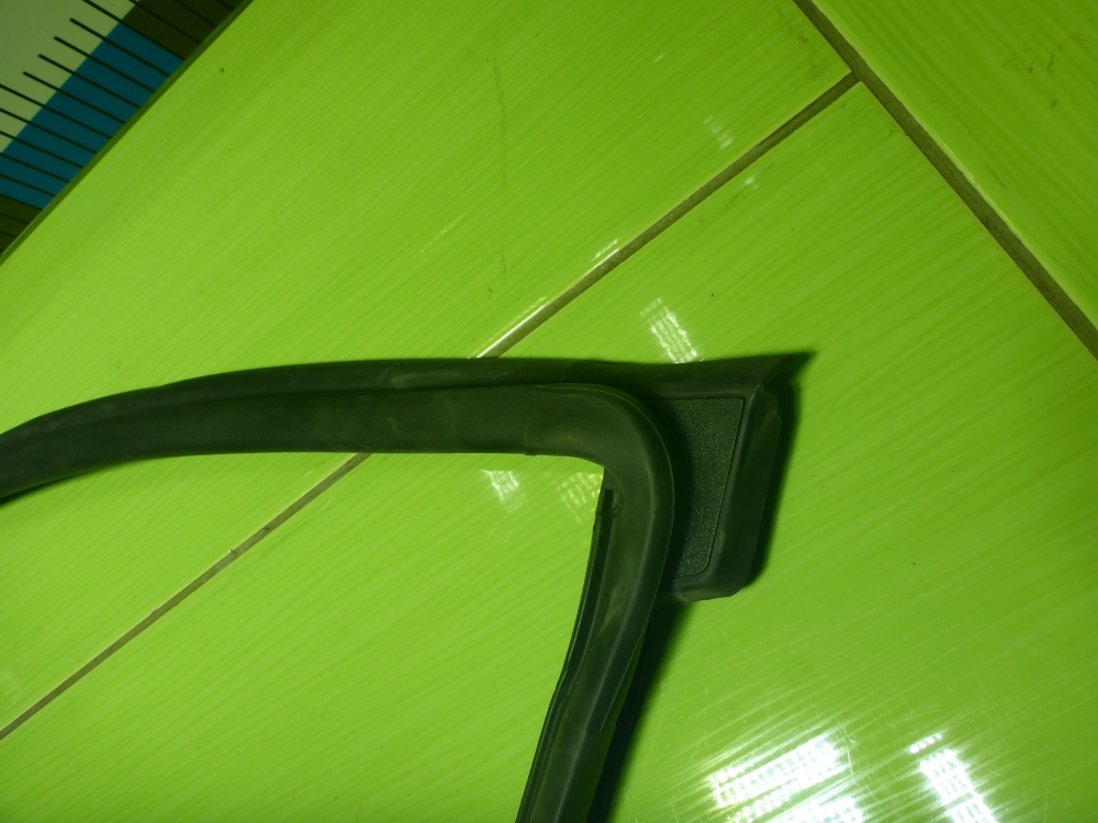 Уплотнитель двери