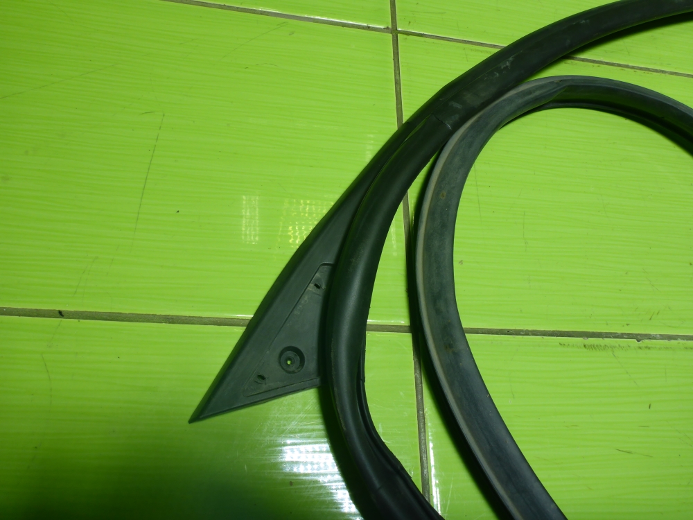 Уплотнитель двери