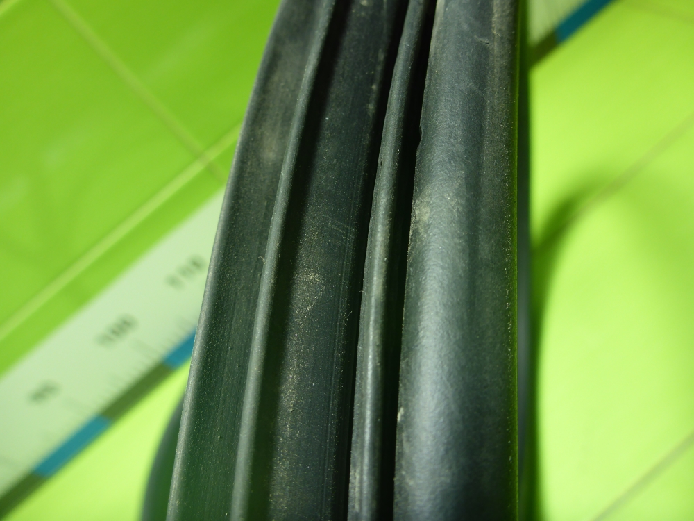 Уплотнитель двери