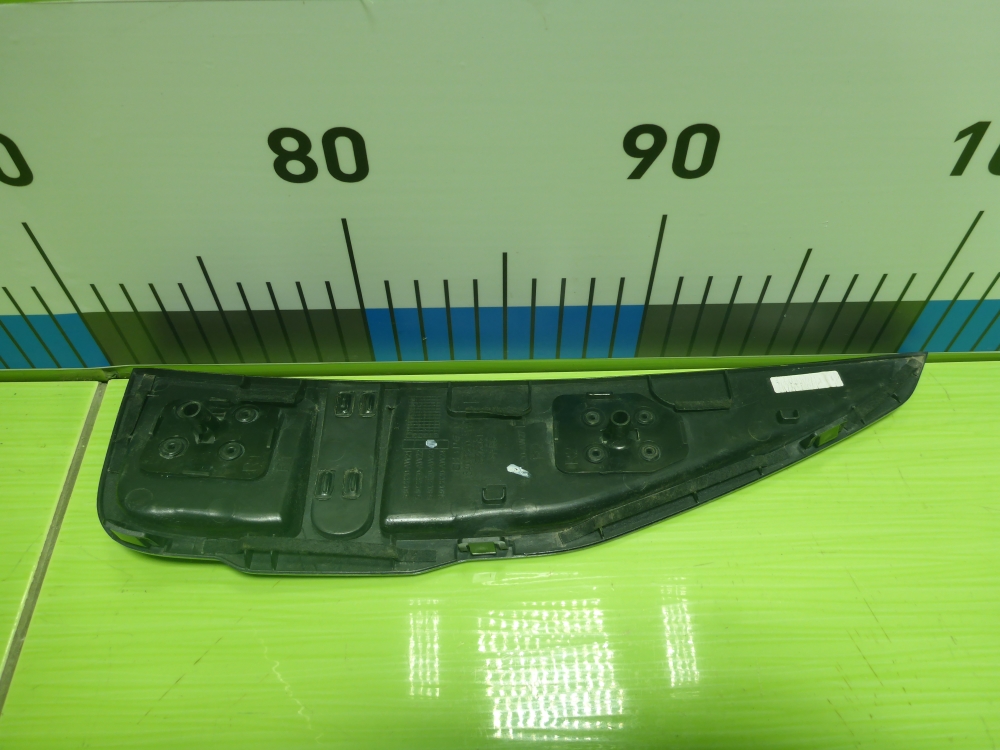 Накладка переднего крыла правого