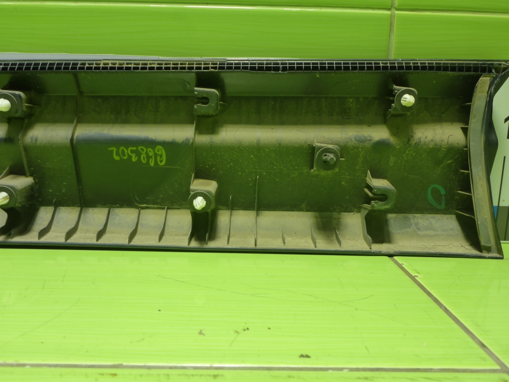 Накладка двери передней правой