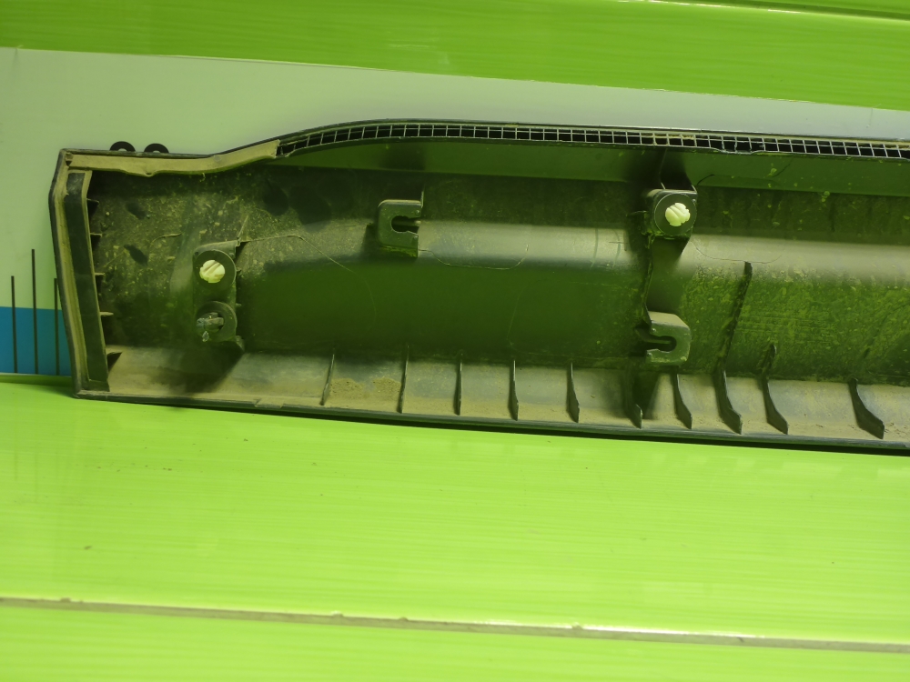 Накладка двери передней правой