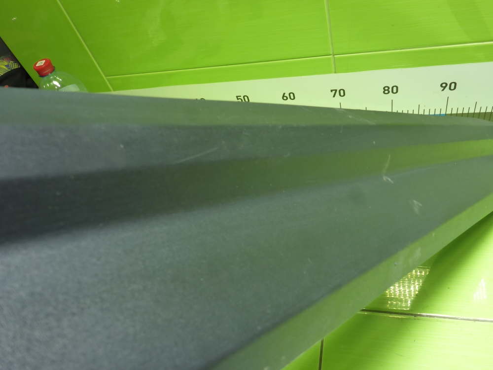 Накладка двери передней правой