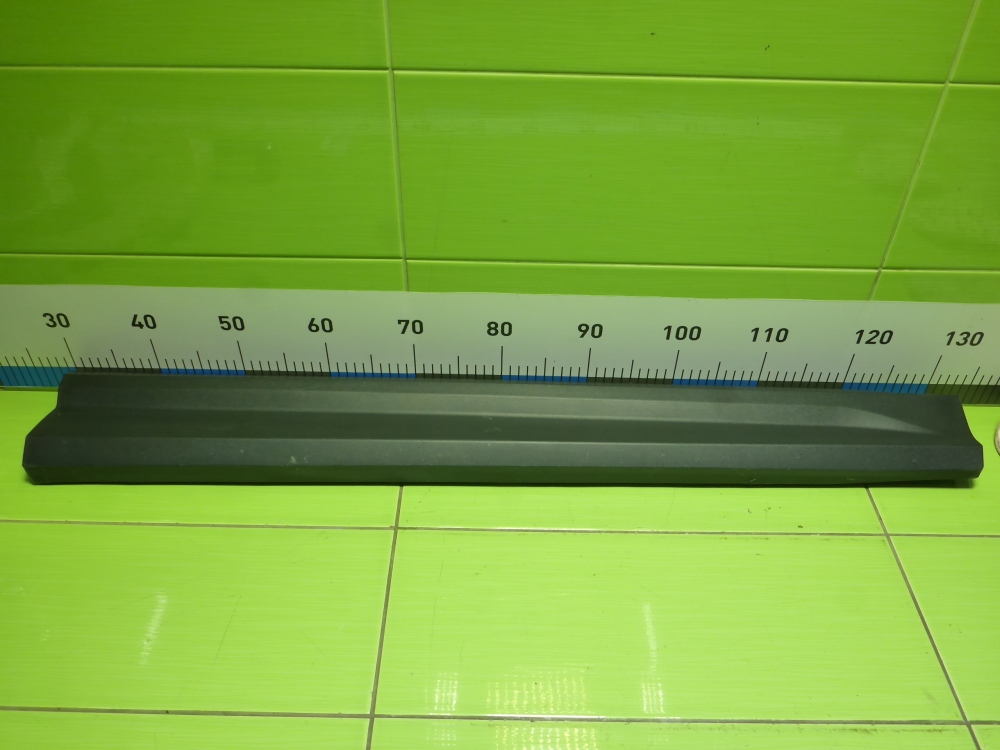 Накладка двери передней правой