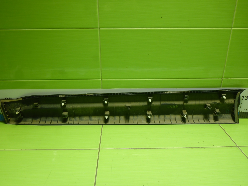 Накладка двери передней правой