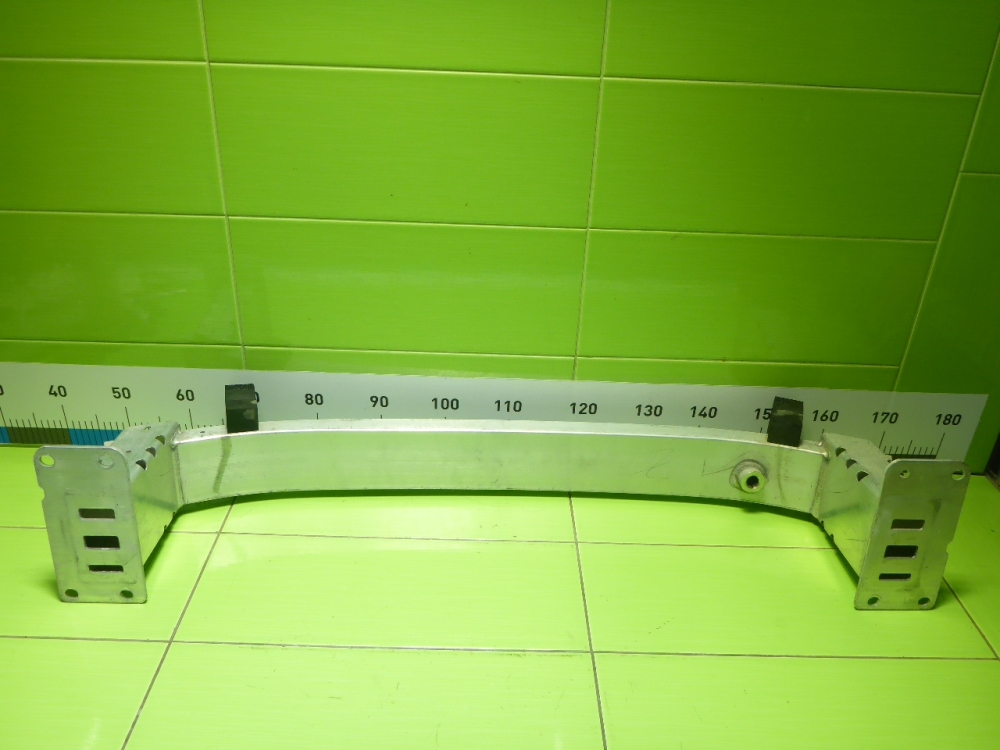 Усилитель переднего бампера