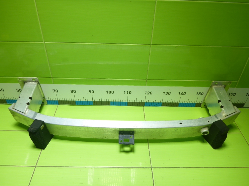 Усилитель переднего бампера