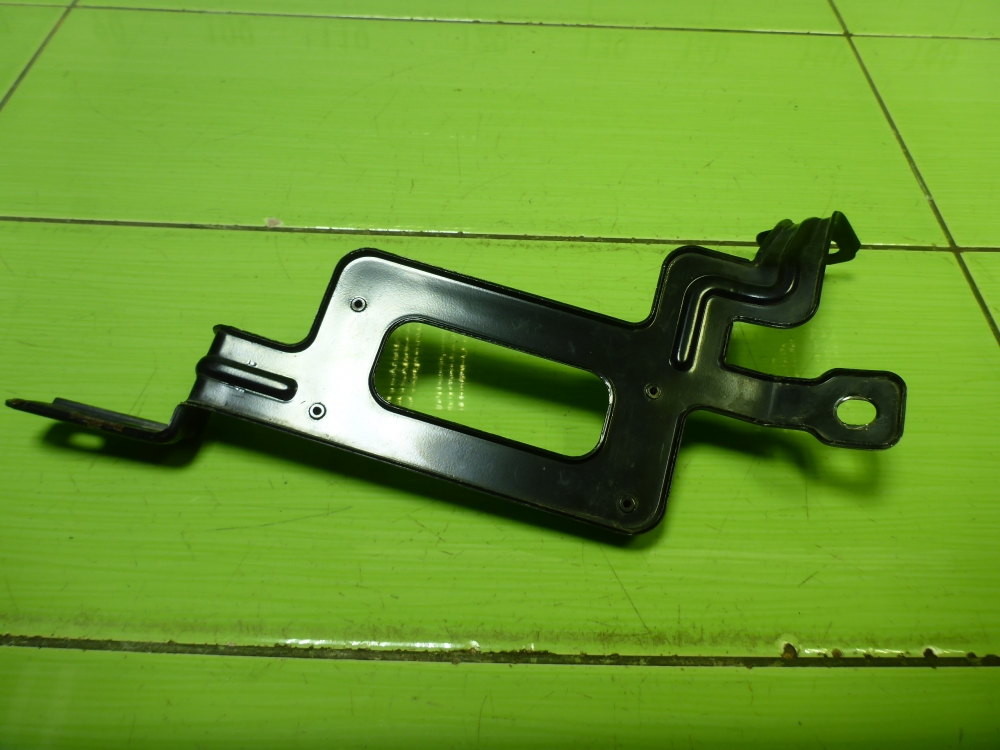 Кронштейн блока управления двигателем