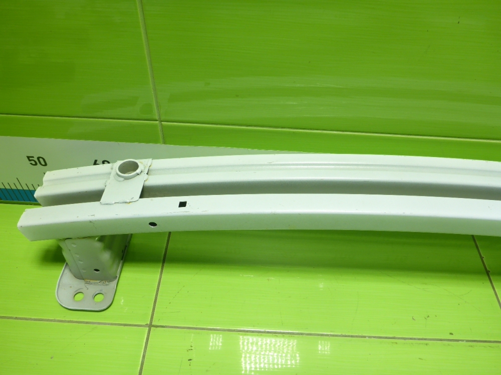 Усилитель переднего бампера