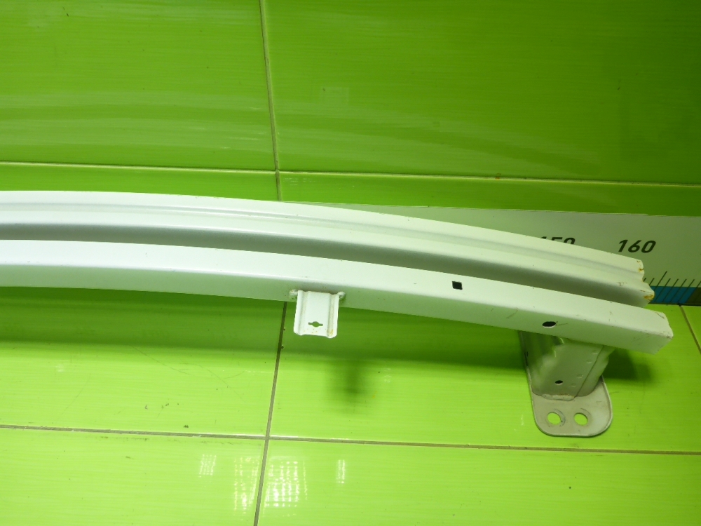 Усилитель переднего бампера